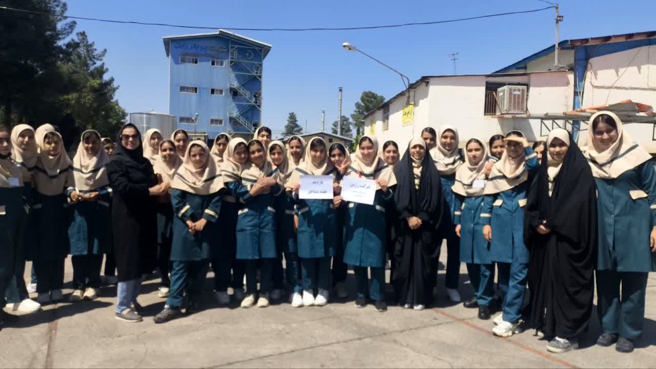 آشنایی دانش‌آموزان باحرف و مشاغل مختلف در بازدیدهای علمی 