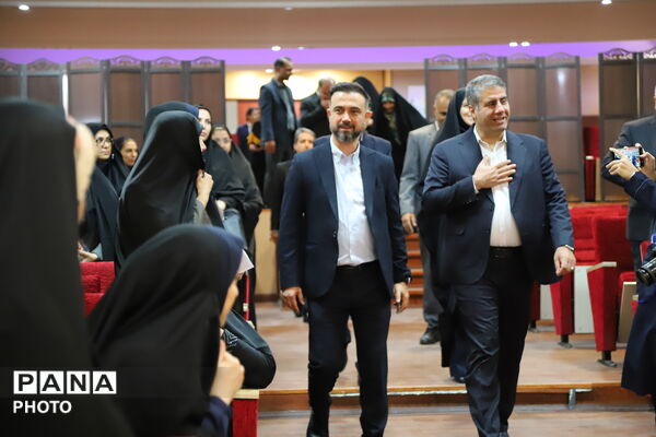 نشست صمیمی مدیرکل آموزش و پرورش تهران با مدیران مدارس منطقه ۱۳