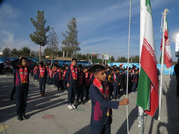 قاب پانا خاتم از شادی و نشاط دانش‌آموزان 