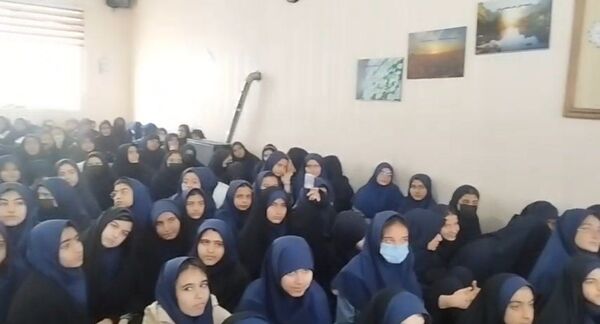  تقدیر از فعالین حجاب و عفاف در دبیرستان شاهد تکتم