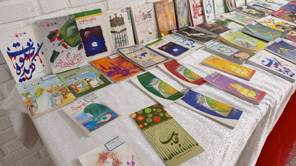 نمایشگاه کتاب در دبیرستان صدیقه یک 