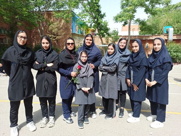 تجلیل از معلم و دختر ایرانی در بهار کرامت 