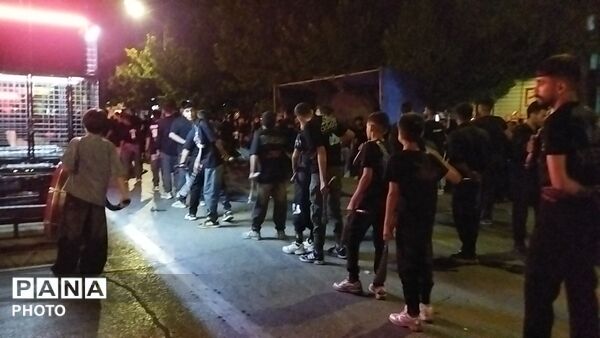گذری بر فعالیت هیئت جوانان باب الحوائج در شب عاشورا 