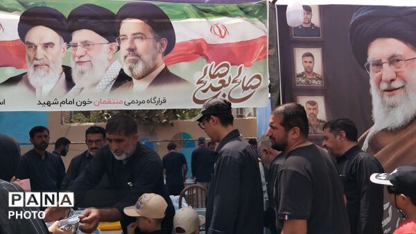 نسیم عشق در قم؛ میزبانی موکب ها از پیروان انقلاب