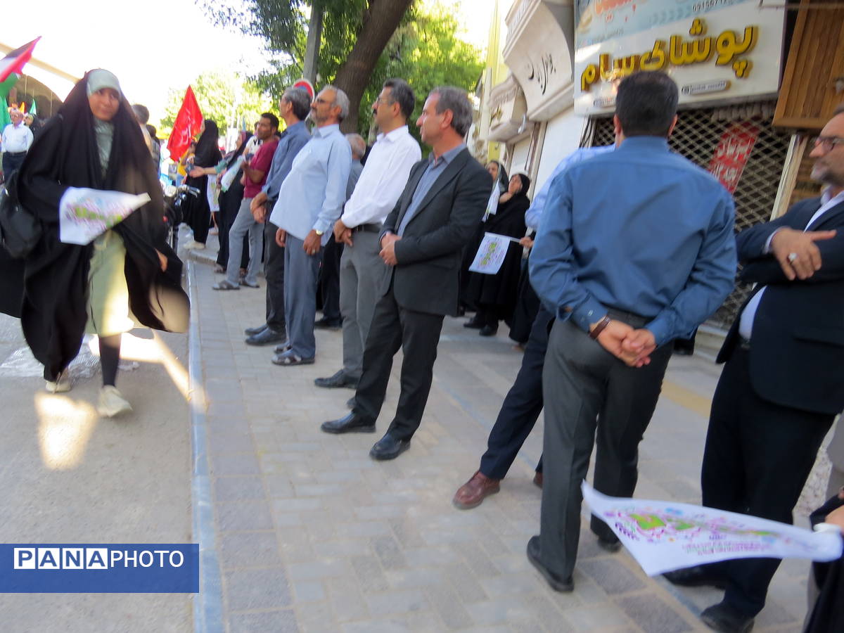 بازدید مدیرکل آموزش پرورش استان خراسان شمالی از غرفه‌های غدیرخم در بجنورد