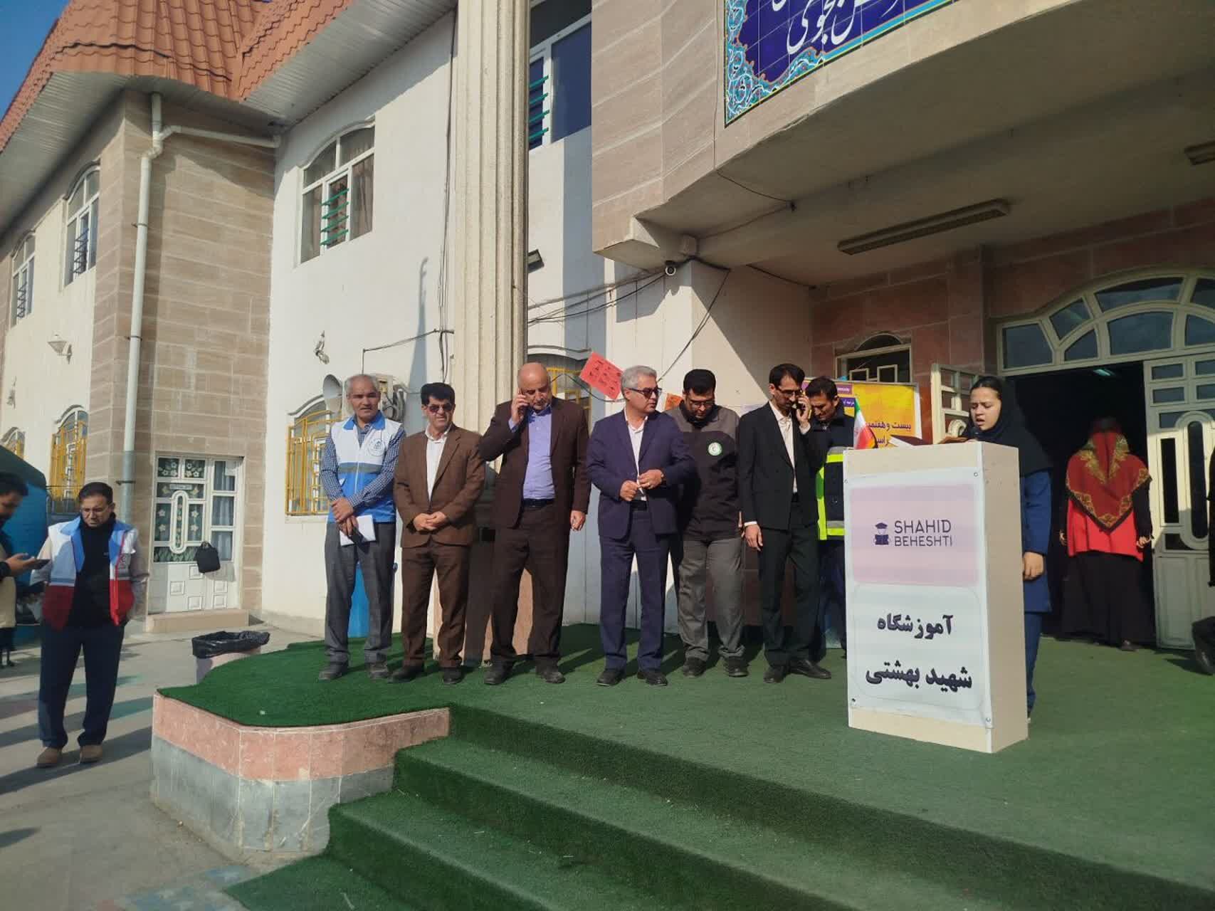 مانور زلزله در دبیرستان شهید بهشتی بندرترکمن