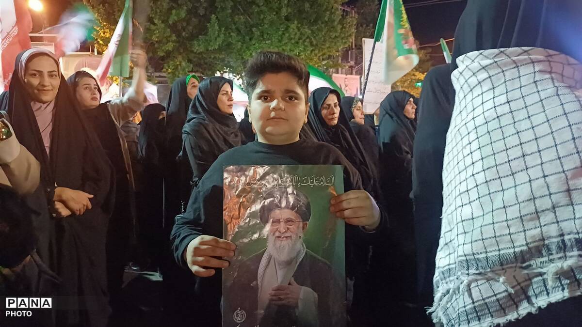حضور پرصلابت مردم کوهدشت در اجتماع شبانه جلوه‌ای از همبستگی و بصیرت
