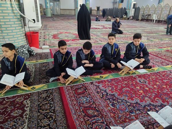 محفل انس باقرآن و اجرای سرود یاعلی با همکاری دانش‌آموزان مدرسه فرهنگ