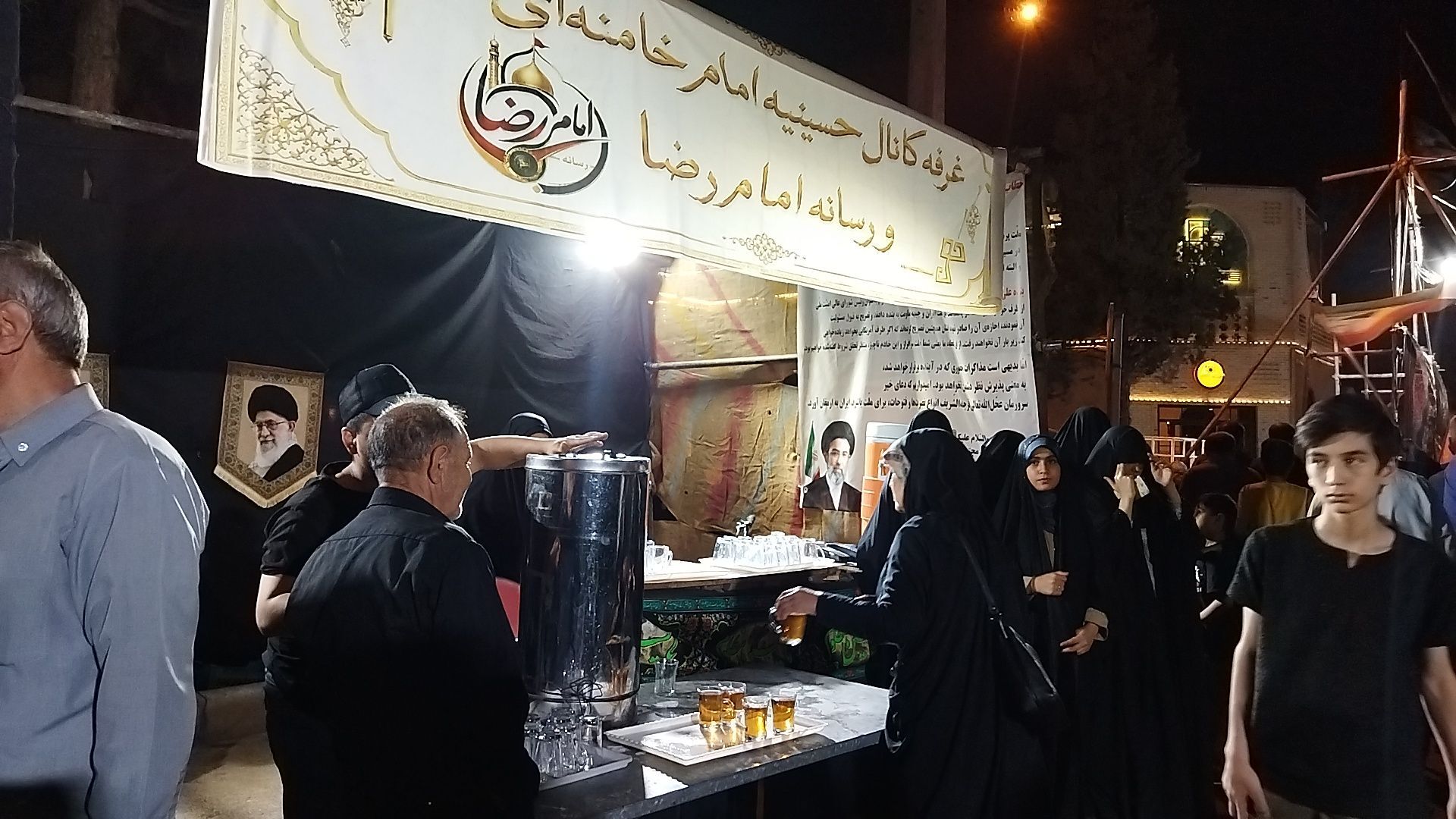 غرفه حسینیه امام خامنه ای و رسانه امام رضا در اجتماعات مردمی 