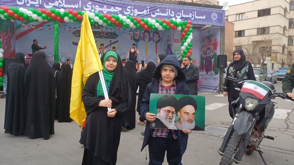 راهپیمایی ۲۲ بهمن با حضور پرشور مردم انقلابی در تهران