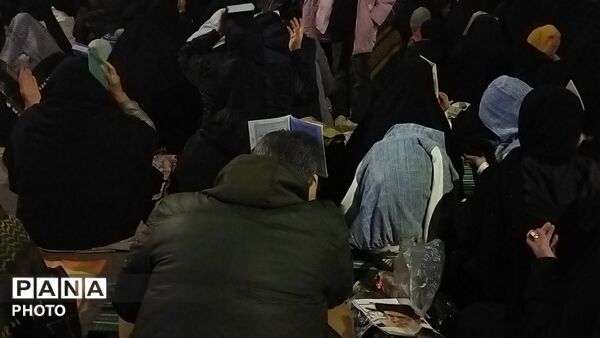 نیشابوری ها قرآن ها را به سر گرفتند-۱ 