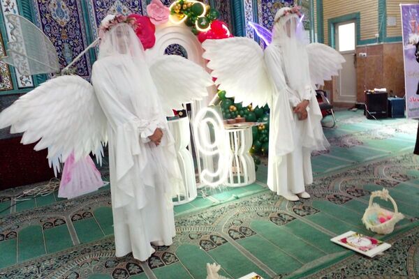 دختران مدرسه هدی 1 در خلعت زیبای عبادت