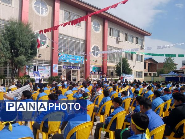 جشن عاطفه‌ها جشن همدلی دانش آموزان با دیگر کودکان نیازمند