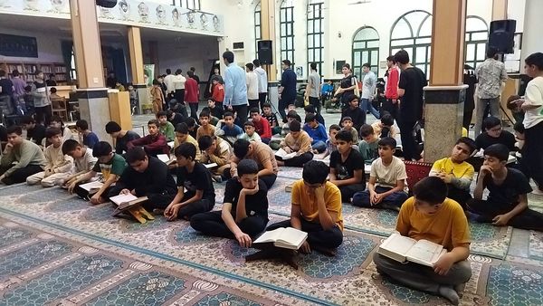 دم دمای اذان و قرائت آیاتی چند از قرآن 