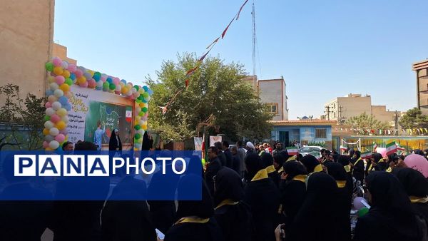 آیین متمرکز استانی جشن عاطفه‌ها‌ در دبیرستان فرزانگان یک ناحیه یک کرج 