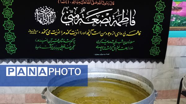 طبخ آش نذری به‌مناسبت شهادت حضرت فاطمه(س) در آموزشگاه مولوی کمیجان