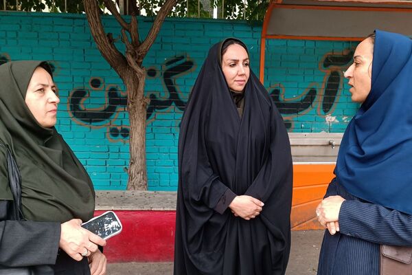 بازدید کارشناس مسئول سلامت و تندرستی آموزش و پرورش شهرستان قدس، از دبستان پروین، در جایگاه یک خانه محیط زیستی