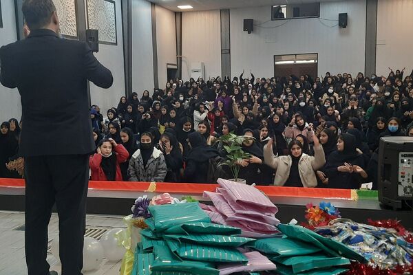 جشن میلاد حضرت زهرا(س) و روز مادر دبیرستان ریحانه النبی باقرشهر 