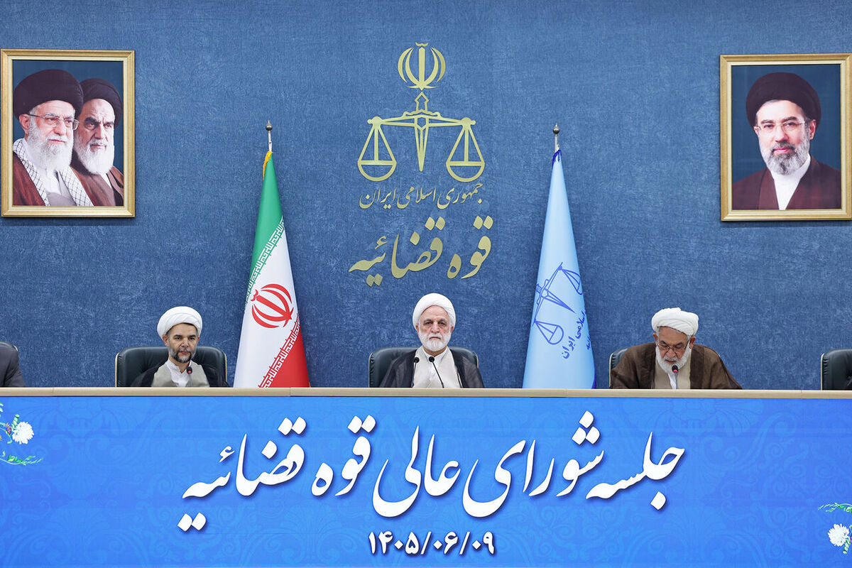 در مقابل دشمن یکصدا هستیم و جلوی آمریکا کوتاه نخواهیم آمد