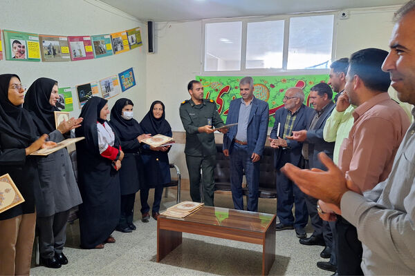 آیین تجلیل از معلمان مدارس ایزدخواست