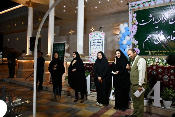 هفته‌ای برای ستایش دانایی؛ جشن معلمان در تالار ملک برگزار شد