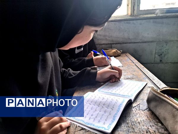 کلاس هنر خط و زیبایی شناسی  در دبیرستان دخترانه شهید رستمرودی ورامین