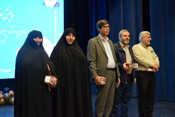 تجلیل از تلاش‌های بی‌وقفه مربیان در همایش خانواده بزرگ پرورشی