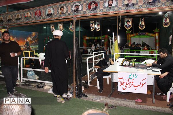 همدلی خادمان در موکب امام خامنه‌ای