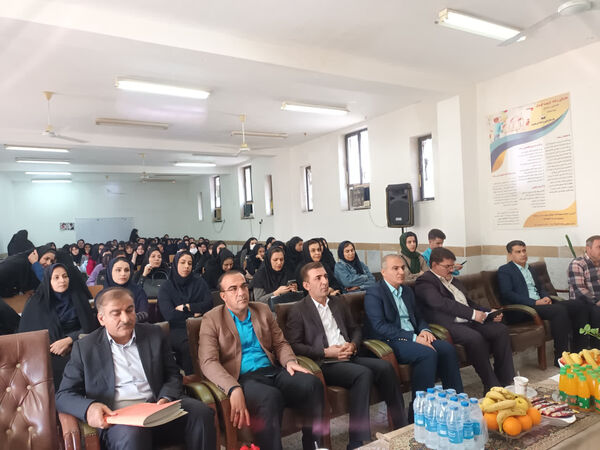 تقدیر هم‌زمان با هفته پژوهش و فناوری از ۱۵ معلم و دانش‌آموز پژوهشگر برتر در بهبهان 