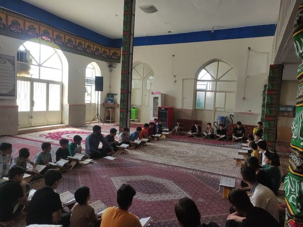 کلاس‌های قرآن کریم در مسجد امام علی (ع) ده‌محسن 