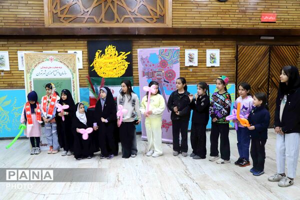 غرفه سازمان دانش‌آموزى در قلب تجمعات