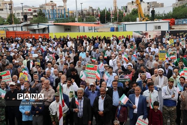 حضور مسئولان آموزش و پرورش خراسان رضوی در راهپیمایی روز قدس مشهد