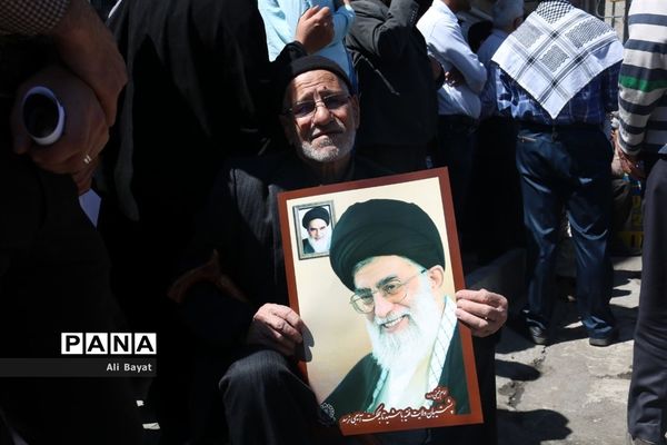 راهپیمایی مردم همدان در آخرین جمعه ماه رمضان