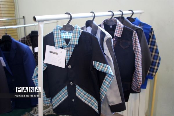 بازدید رئیس سازمان دانش‌آموزی خراسان رضوی از نمایشگاه‌های لباس فرم دانش‌آموزی نواحی مشهد