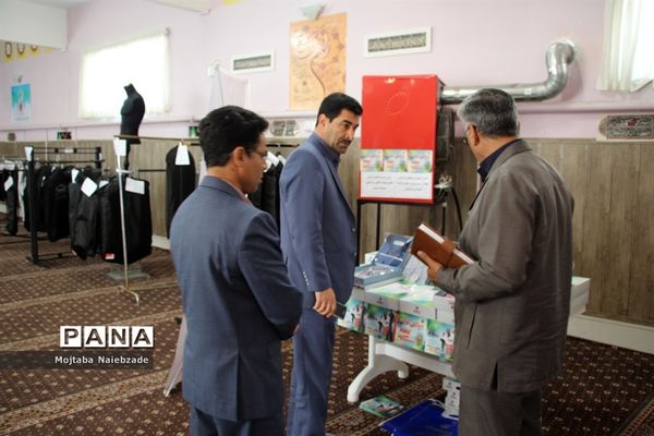 بازدید رئیس سازمان دانش‌آموزی خراسان رضوی از نمایشگاه‌های لباس فرم دانش‌آموزی نواحی مشهد