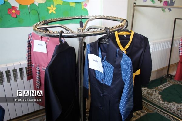 بازدید رئیس سازمان دانش‌آموزی خراسان رضوی از نمایشگاه‌های لباس فرم دانش‌آموزی نواحی مشهد