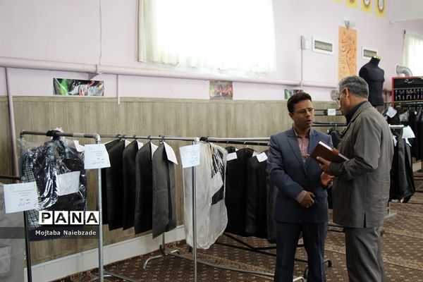 بازدید رئیس سازمان دانش‌آموزی خراسان رضوی از نمایشگاه‌های لباس فرم دانش‌آموزی نواحی مشهد