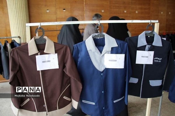 بازدید رئیس سازمان دانش‌آموزی خراسان رضوی از نمایشگاه‌های لباس فرم دانش‌آموزی نواحی مشهد