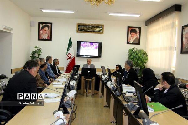 دومین جلسه کارگروه طرح مدیریت ،ساماندهی ونظارت برلباس فرم دانش آموزان