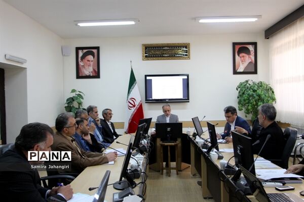 دومین جلسه کارگروه طرح مدیریت ،ساماندهی ونظارت برلباس فرم دانش آموزان