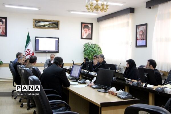 دومین جلسه کارگروه طرح مدیریت ،ساماندهی ونظارت برلباس فرم دانش آموزان