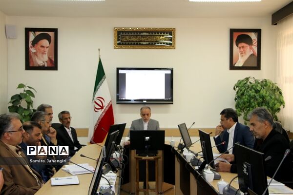 دومین جلسه کارگروه طرح مدیریت ،ساماندهی ونظارت برلباس فرم دانش آموزان