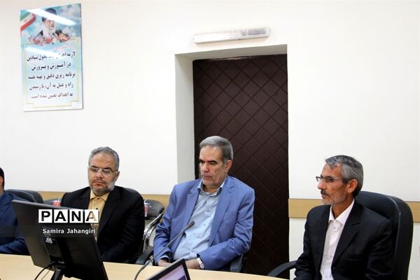 دومین جلسه کارگروه طرح مدیریت ،ساماندهی ونظارت برلباس فرم دانش آموزان