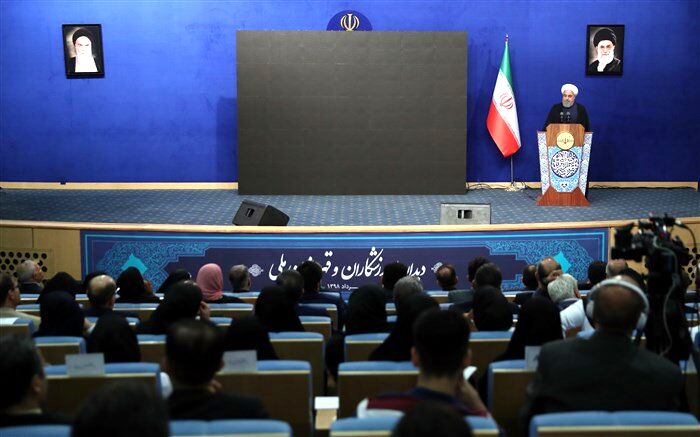 اهل منطق و مذاکره با کسی هستیم که با احترام سر میز بنشیند، نه اینکه فرمان مذاکره صادر کند!