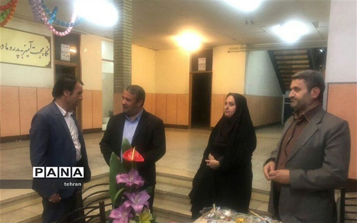 برگزاری جلسه شورای دبیران دبیرستان شهیدان کربلائی با حضور نیکبخت
