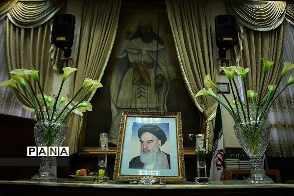 نیایش و ادای احترام  زرتشتیان در سی امین سالگرد ارتحال حضرت امام خمینی (ره)