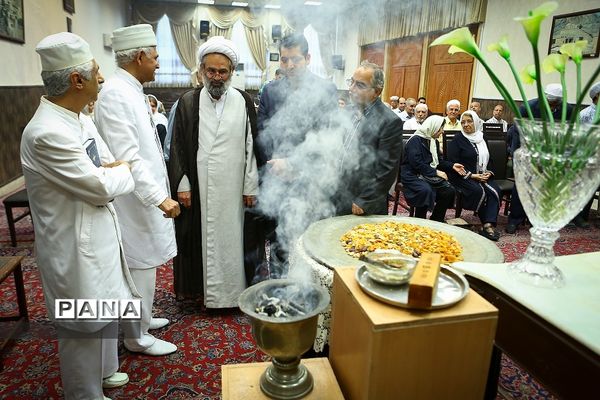 نیایش و ادای احترام  زرتشتیان در سی امین سالگرد ارتحال حضرت امام خمینی (ره)