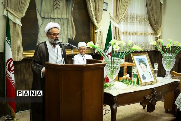 نیایش و ادای احترام  زرتشتیان در سی امین سالگرد ارتحال حضرت امام خمینی (ره)