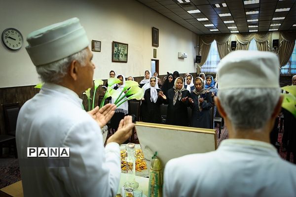 نیایش و ادای احترام  زرتشتیان در سی امین سالگرد ارتحال حضرت امام خمینی (ره)