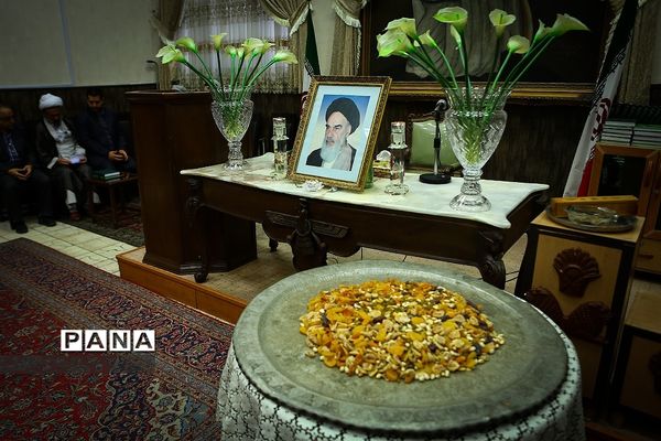 نیایش و ادای احترام  زرتشتیان در سی امین سالگرد ارتحال حضرت امام خمینی (ره)